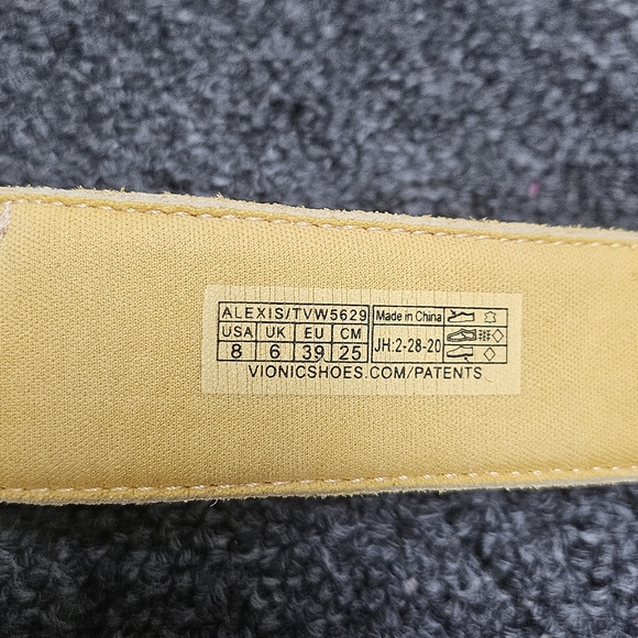 Vionic Alexis Podiatrist Designed Yellow Studded Adjustable Wedge Sandals Size 8 - Picture 5 of 5